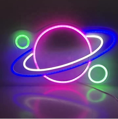 Trasforma la tua stanza in uno spazio fresco e alla moda con il nostro segnale LED al neon planetario