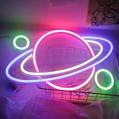 Trasforma la tua stanza in uno spazio fresco e alla moda con il nostro segnale LED al neon planetario