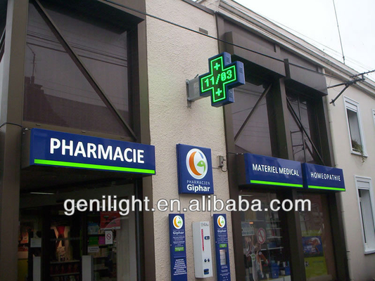 Display a croce verde a LED ad alto contrasto 1200x1200 per la farmacia nel design all'aperto