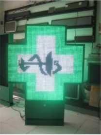 Visualizzazione angolo H/V P16 P20 pixel 3D LED farmacia segno di visualizzazione incrociata per uso esterno